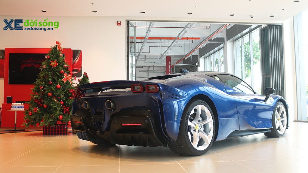 Chiêm ngưỡng siêu phẩm Ferrari SF90 Stradale chính hãng về Việt Nam đón Giáng sinh ảnh 2