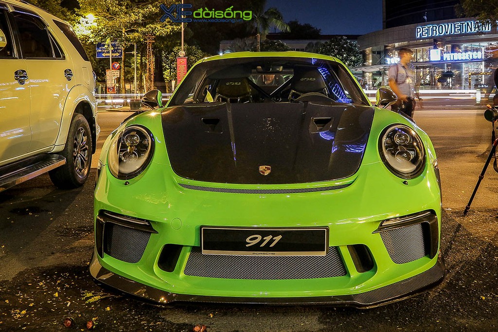 Chạm mặt siêu xe Porsche 911 GT3 RS 2019 độ TechArt trên phố đêm Sài Gòn ảnh 3