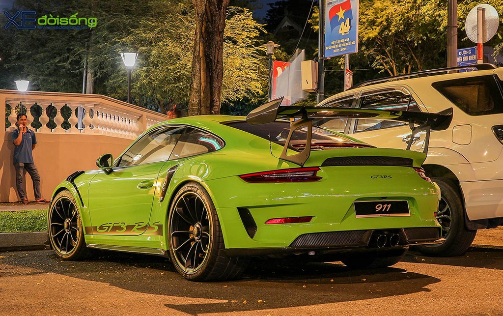 Chạm mặt siêu xe Porsche 911 GT3 RS 2019 độ TechArt trên phố đêm Sài Gòn ảnh 2