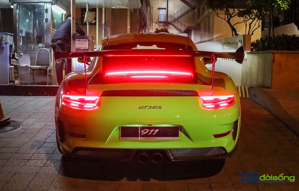 Chạm mặt siêu xe Porsche 911 GT3 RS 2019 độ TechArt trên phố đêm Sài Gòn ảnh 4
