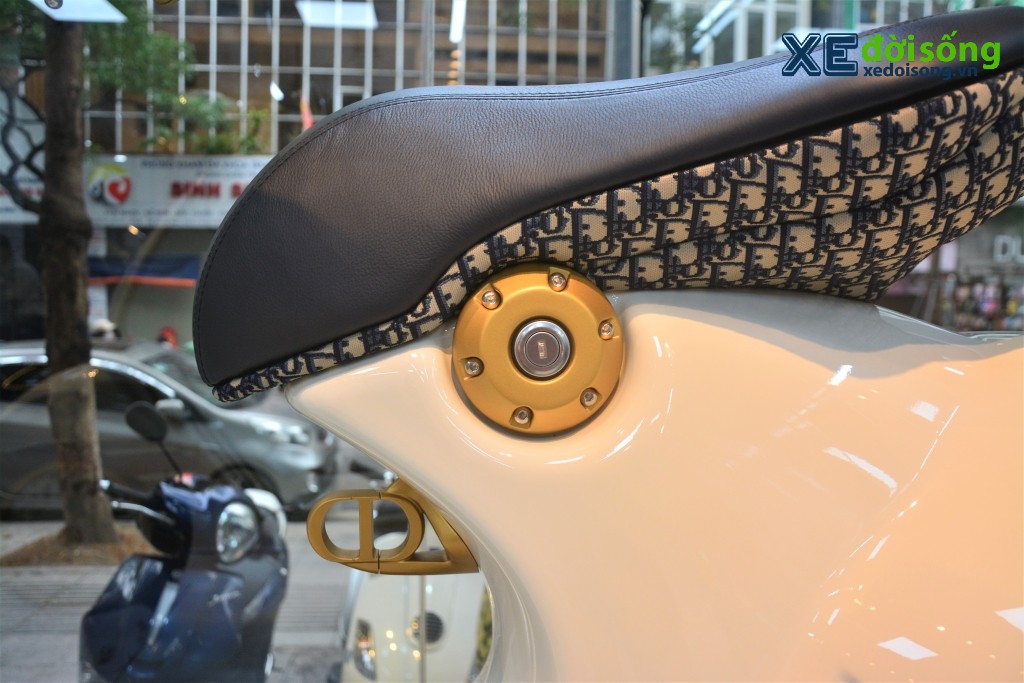 Cận cảnh Vespa 946 Christian Dior - mẫu xe tay ga đắt nhất Việt Nam có giá gần 700 triệu ảnh 7