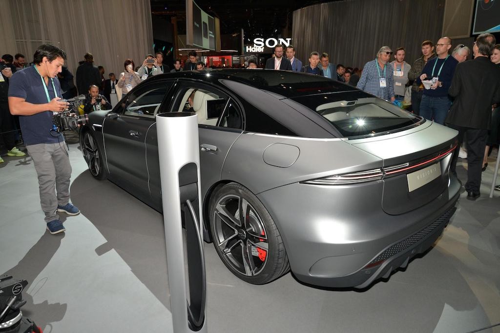 Từng “chối đây đẩy” về việc sẽ sản xuất xe hơi, Sony đã nghĩ lại về ô tô điện Vision-S? ảnh 2