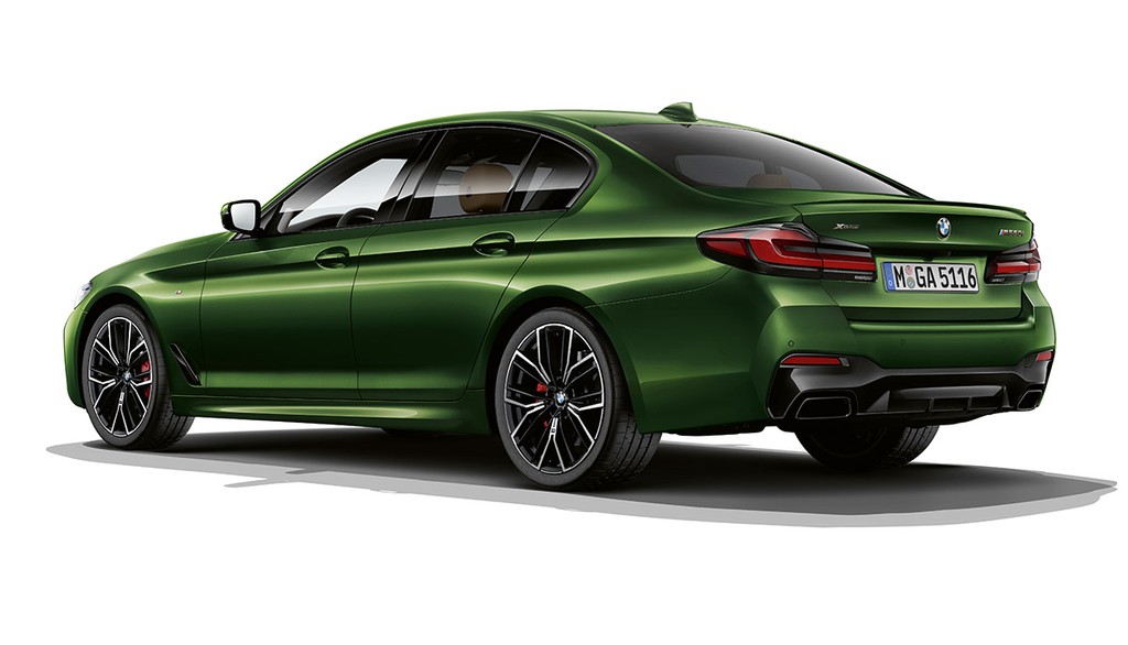Tân binh BMW M550i xDrive 2021 với màu Verde Ermes ngây ngất, hiệu năng tiệm cận siêu sedan ảnh 2