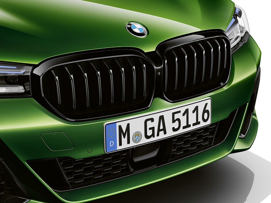 Tân binh BMW M550i xDrive 2021 với màu Verde Ermes ngây ngất, hiệu năng tiệm cận siêu sedan ảnh 4
