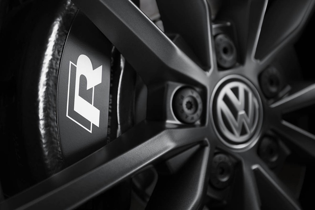 Ra mắt Volkswagen T-Roc R: SUV nhỏ mang chất xe đua thể thao ảnh 10
