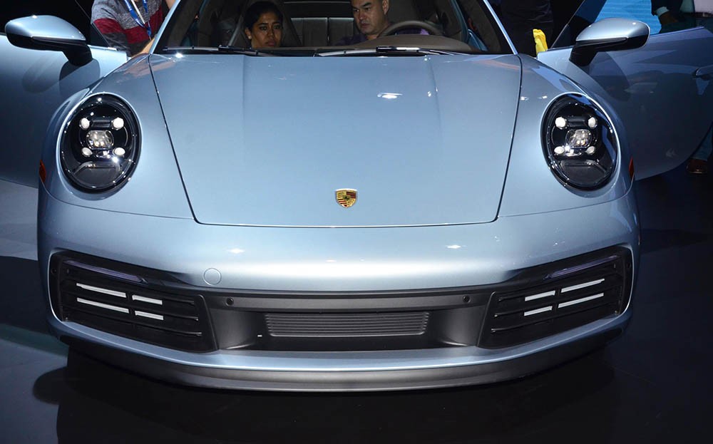 Vẻ đẹp thực tế Porsche 911 992 thế hệ mới vừa ra mắt toàn cầu ảnh 17