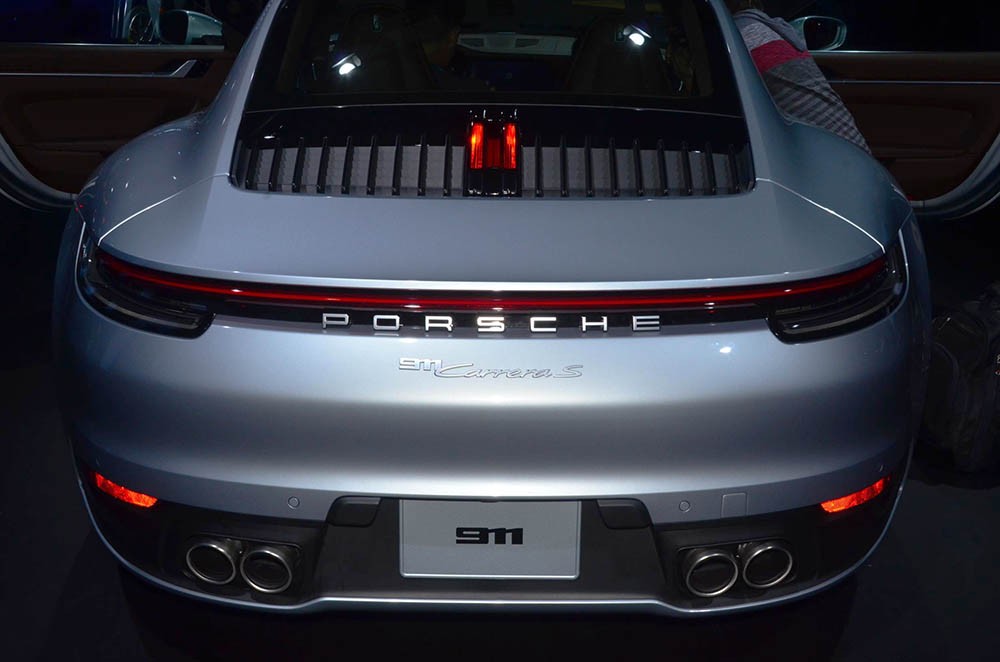 Vẻ đẹp thực tế Porsche 911 992 thế hệ mới vừa ra mắt toàn cầu ảnh 18