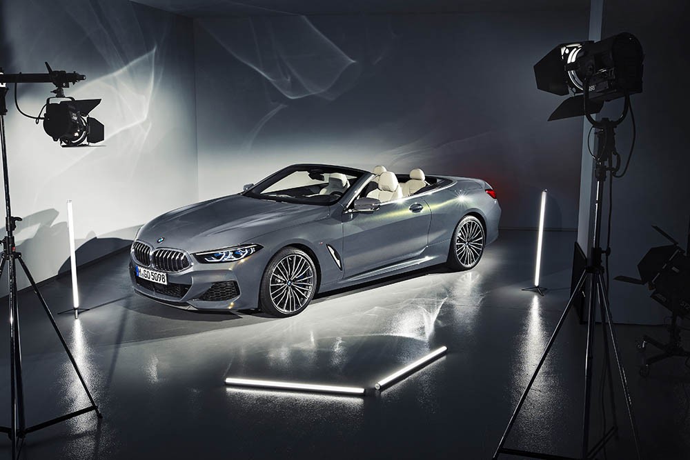 Vẻ đẹp BMW 8 Series Convertible 2019 mới qua ánh đèn studio ảnh 2