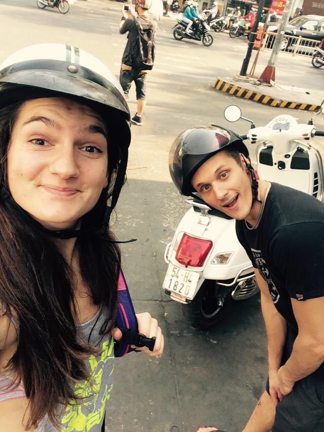 Mừng Quốc tế Phụ nữ, nữ biker Pháp Sarah Lezito xuất chiêu ở Sài Gòn ảnh 14