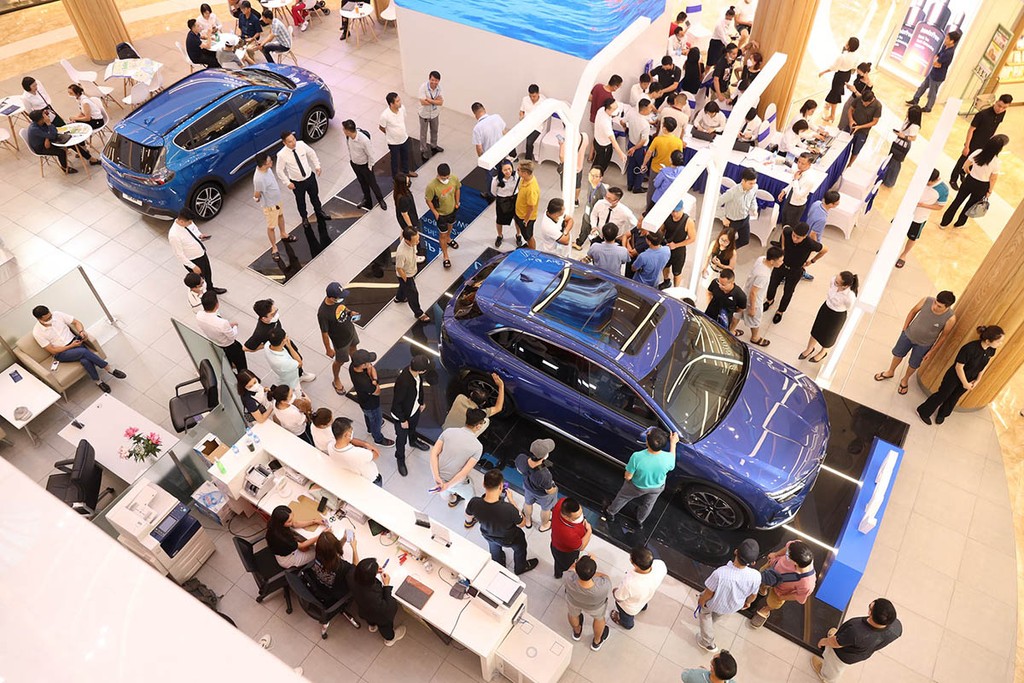 Màn “chốt đơn” thành công bậc nhất thị trường ô tô Việt: gần 1.000 xe VF 8 được đặt cọc trong 2 ngày ảnh 1