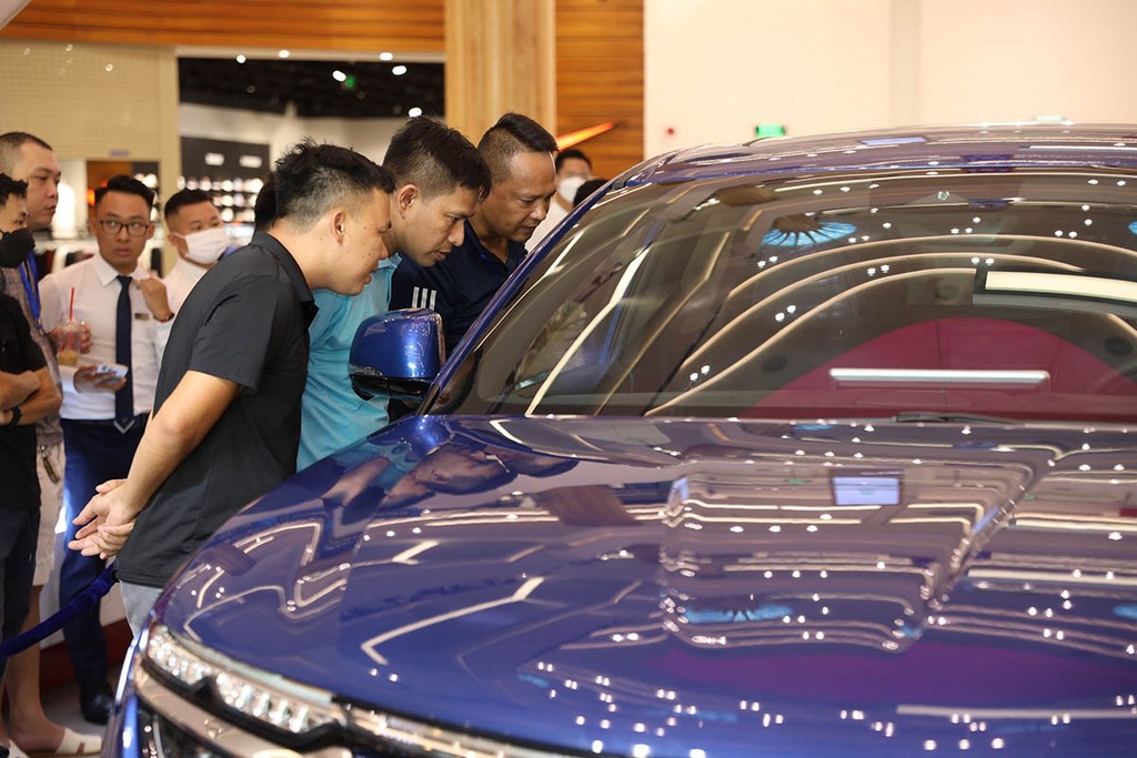 Màn “chốt đơn” thành công bậc nhất thị trường ô tô Việt: gần 1.000 xe VF 8 được đặt cọc trong 2 ngày ảnh 2