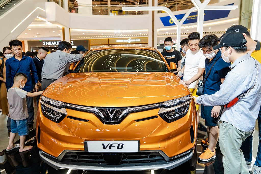 Màn “chốt đơn” thành công bậc nhất thị trường ô tô Việt: gần 1.000 xe VF 8 được đặt cọc trong 2 ngày ảnh 3