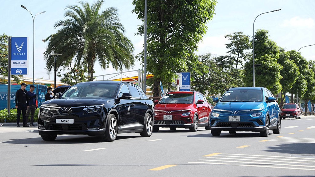 Màn “chốt đơn” thành công bậc nhất thị trường ô tô Việt: gần 1.000 xe VF 8 được đặt cọc trong 2 ngày ảnh 7