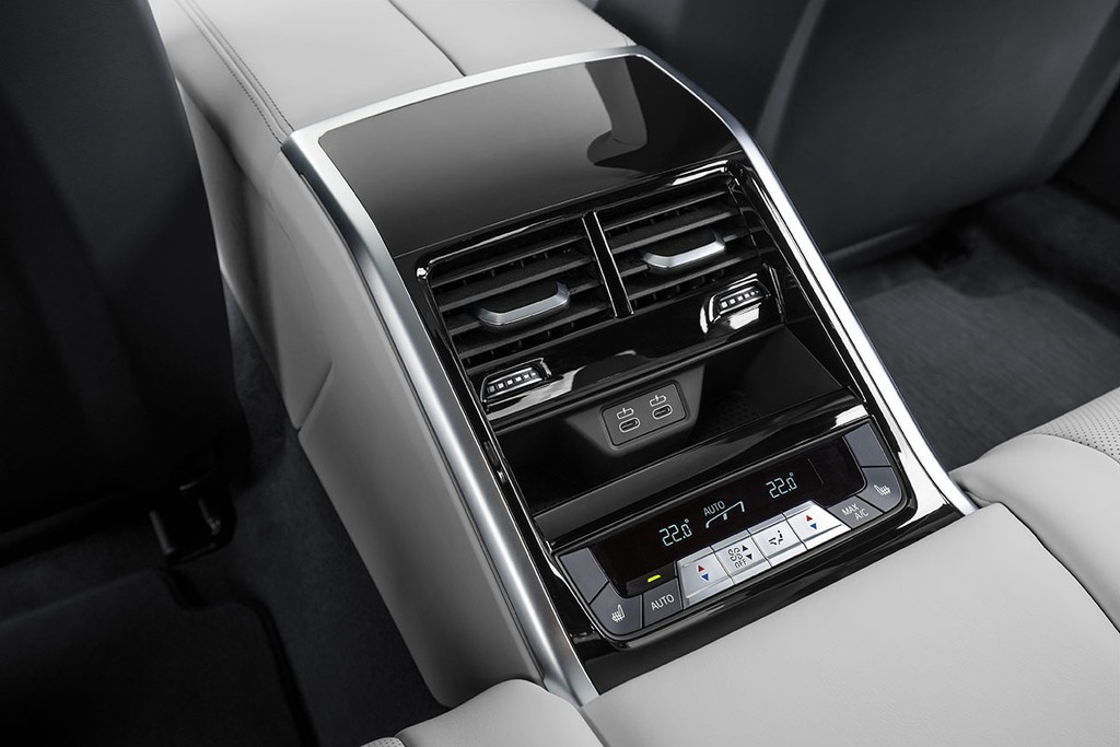 Ra mắt BMW M8 Competition Gran Coupe 2020: Cực nhanh, màu ngoại thất mê ly ảnh 22
