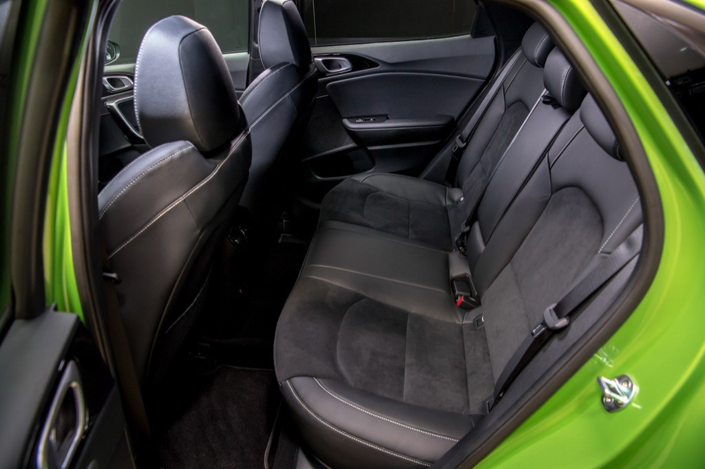 Thêm bản mild-hybrid và loạt nâng cấp hấp dẫn, Kia XCeed 2022 liệu có thể “hút” bớt khách từ Toyota Corolla Cross? ảnh 6