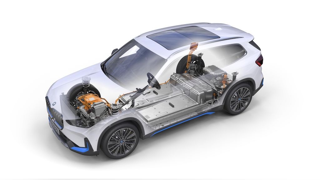 Nối bước 7 Series, BMW X1 thế hệ mới cũng có bản chạy điện iX1 trông y hệt xe xăng dầu ảnh 4