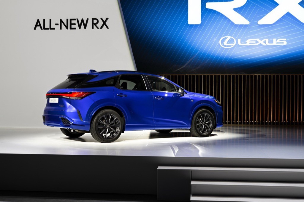 Đang đi Lexus RX L đời cũ? Đừng mong “nâng đời” lên được thế hệ mới mà vẫn còn 7 chỗ! ảnh 2