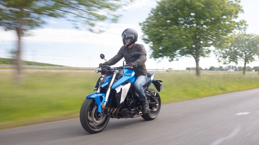 Naked bike Suzuki GSX-S950 ra mắt, phục vụ riêng cho những khách mới chỉ có bằng A2 ảnh 8