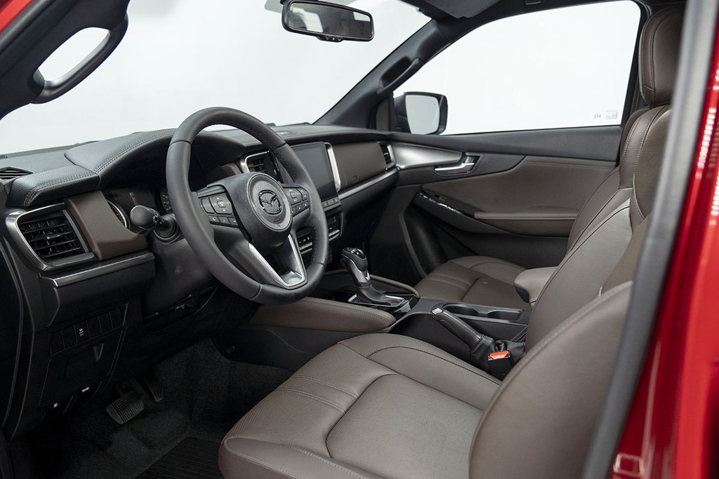 THACO ra mắt bán tải Mazda BT-50 2021 thế hệ mới, tiện nghi như SUV đa dụng ảnh 6