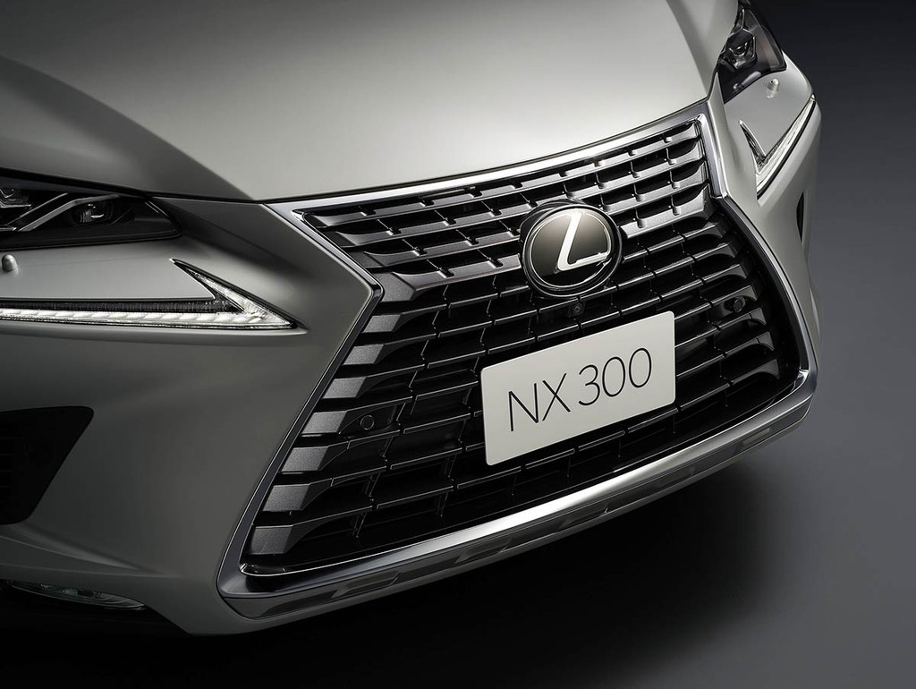 Về Việt Nam, tân binh Lexus NX 300 2020 chốt giá 2,56 tỷ đồng - ngang với Mercedes GLC 300 hàng nhập ảnh 3