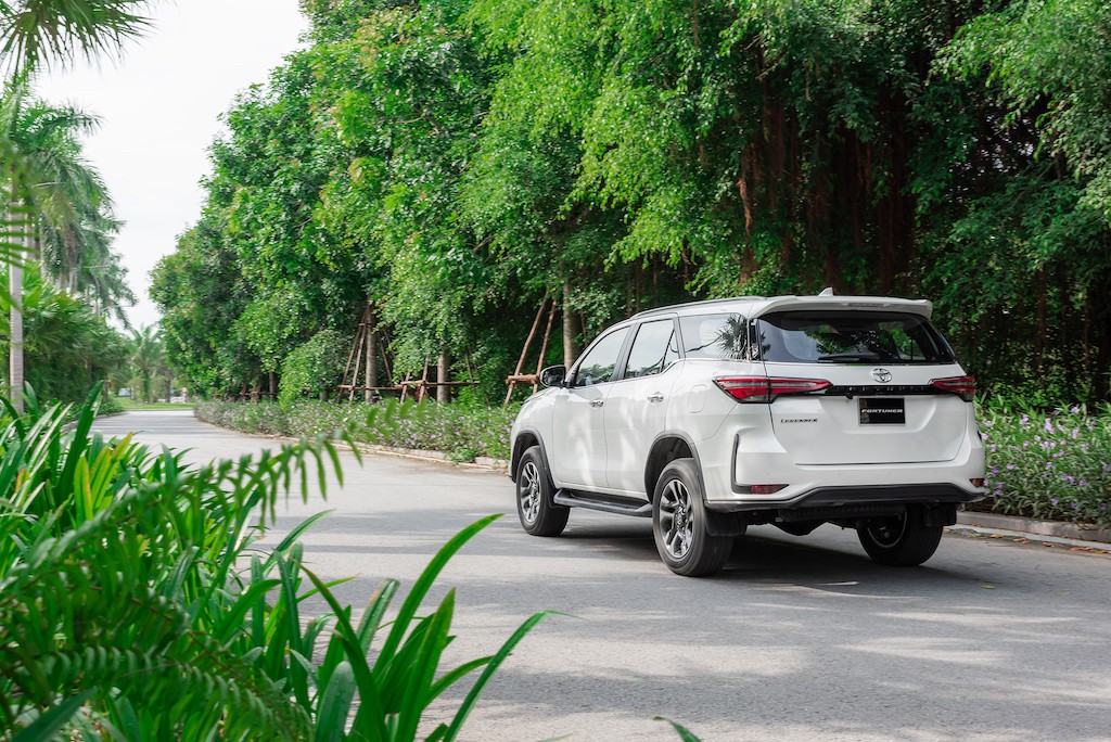 Vừa ra mắt, Toyota Fortuner 2020 có gì để đấu lại Kia Sorento trong phân khúc SUV hạng trung tại Việt Nam ảnh 15