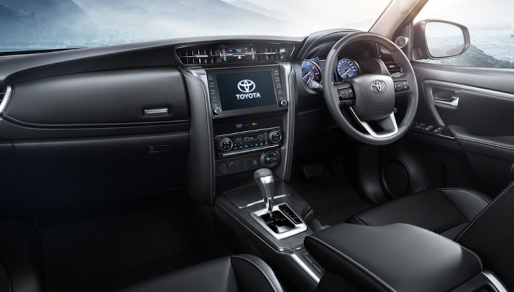 Có gì mới trên Toyota Fortuner 2023? Thêm công nghệ an toàn, bản thường 