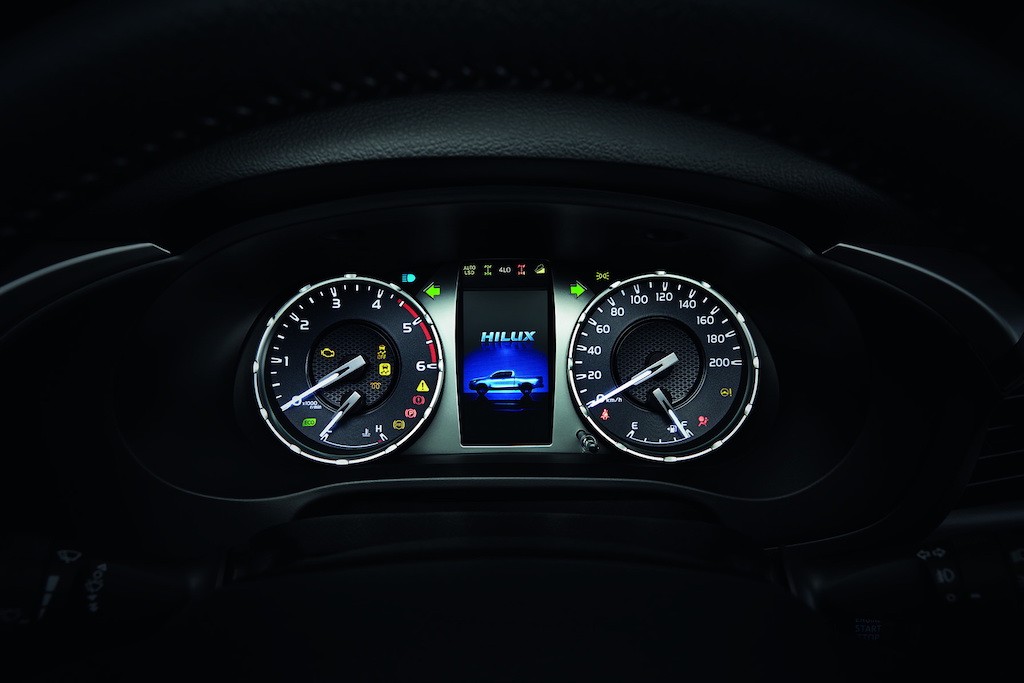 “Tất tần tật” về Toyota Hilux 2021: Hiệu năng vượt trội, trang bị như xe con gói trong thiết kế cực “ngầu“ ảnh 6