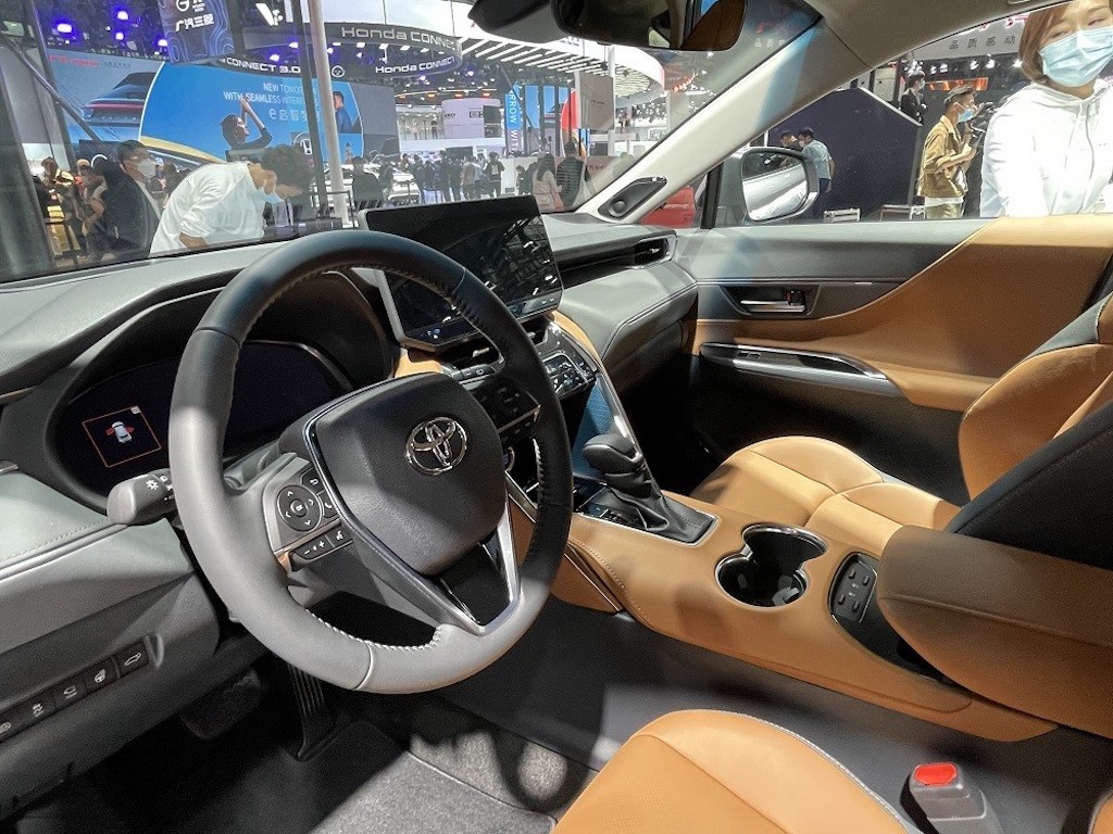Nhìn lướt ngỡ Toyota dám “cả gan” SUV hoá cả huyền thoại Supra, hoá ra chiếc xe này là phiên bản mới của Venza ảnh 5