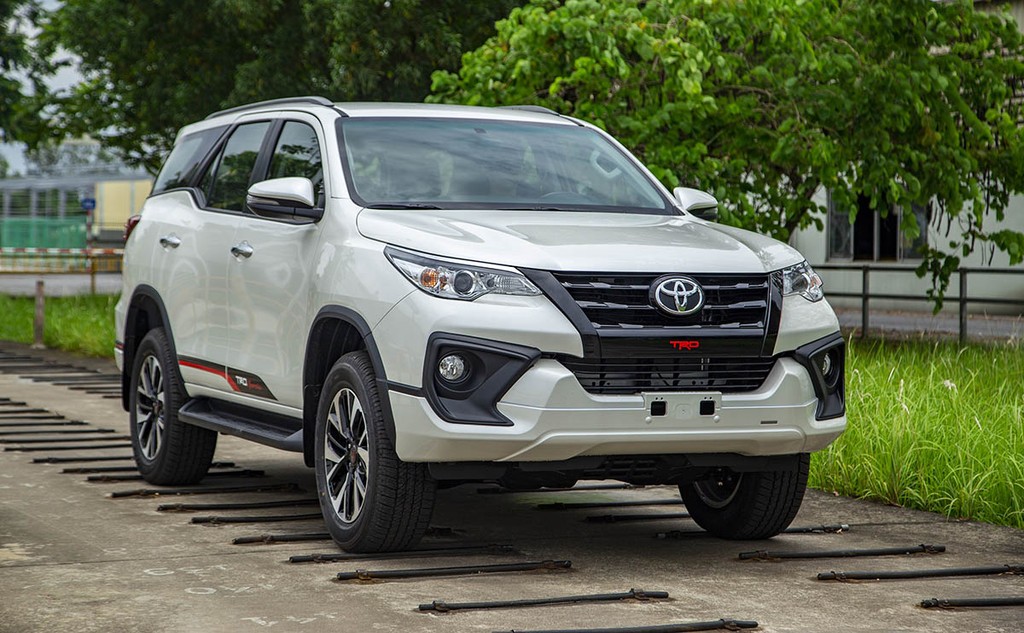 Toyota Fortuner 2.7 TRD 2019 “lắp ráp Việt Nam” chốt giá 1,199 tỷ đồng ảnh 2