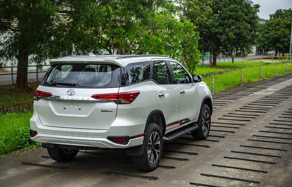 Toyota Fortuner 2.7 TRD 2019 “lắp ráp Việt Nam” chốt giá 1,199 tỷ đồng ảnh 5