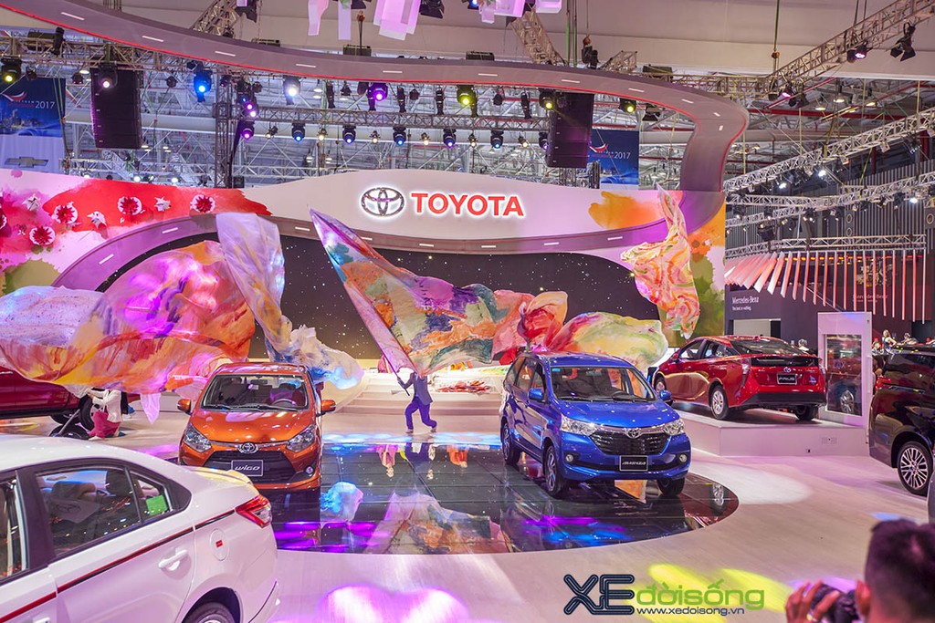 Toyota phất cờ “khởi nghĩa” tại Vietnam Motor Show 2017 ảnh 4