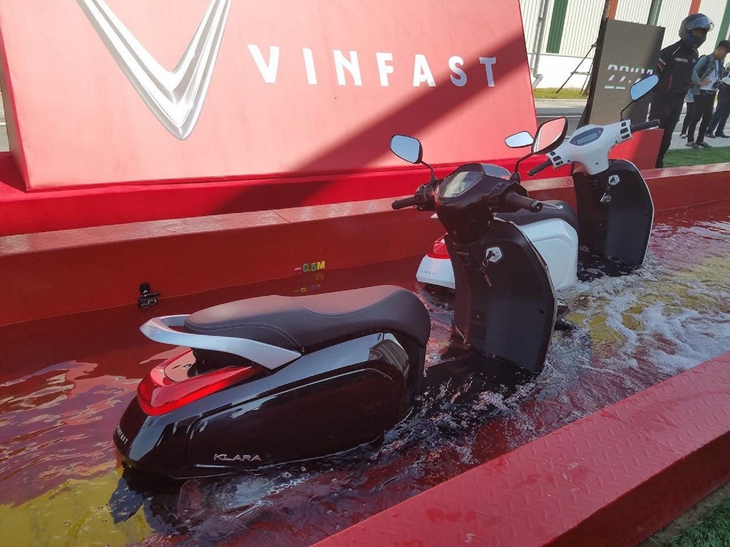 Xe máy điện VinFast bị “tra tấn” thế nào trước khi đến tay khách hàng?! ảnh 7