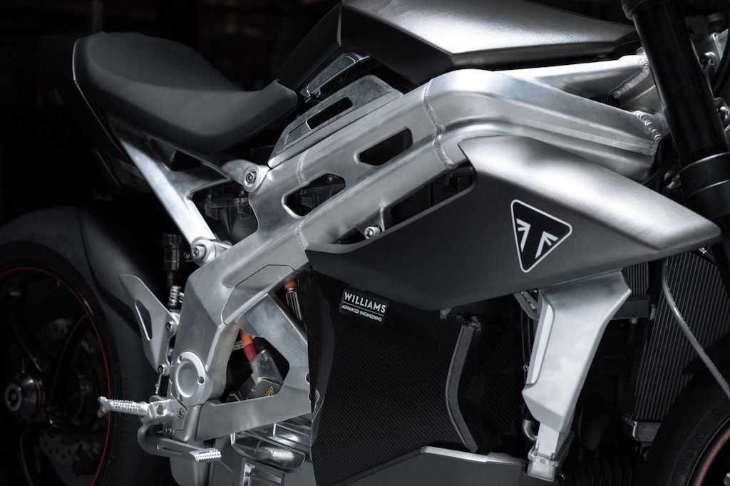 Vượt tiến độ, Triumph đã bắt đầu thử nghiệm siêu naked bike điện TE-1 ảnh 4