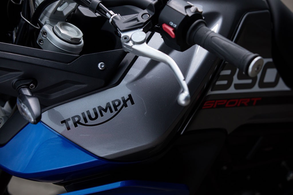 Giá bán rẻ hơn Tiger 900, mô tô adventure Triumph Tiger 850 đã bị cắt giảm những gì? ảnh 8