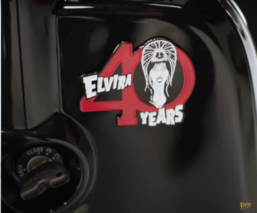 Vespa Los Angeles kỷ niệm 40 năm bộ phim “Elvira Mistrees of the Dark” bằng phiên bản đầy ma mị ảnh 6