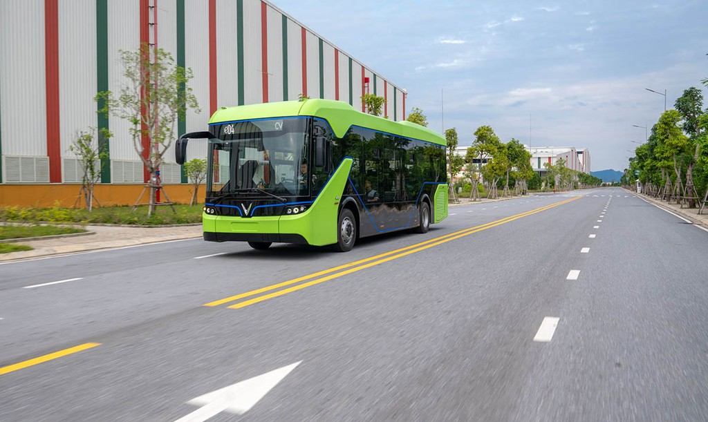 Xe buýt điện VinFast chính thức chạy thử nghiệm, sẽ vận hành trước ở Hà Nội, TP.HCM và Phú Quốc ảnh 1