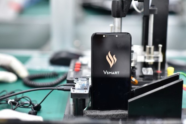 Dồn lực cho VinFast, Vingroup đóng mảng tivi và điện thoại di động của VinSmart ảnh 1