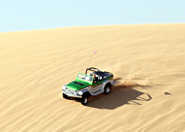 Chiếc xe Jeep có thể chạy phăm phăm trên mặt biển ảnh 2