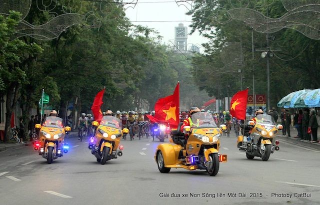Dàn xế khủng màu vàng vượt 1.700km ra Hà Nội dẫn đoàn đua xe đạp ảnh 10