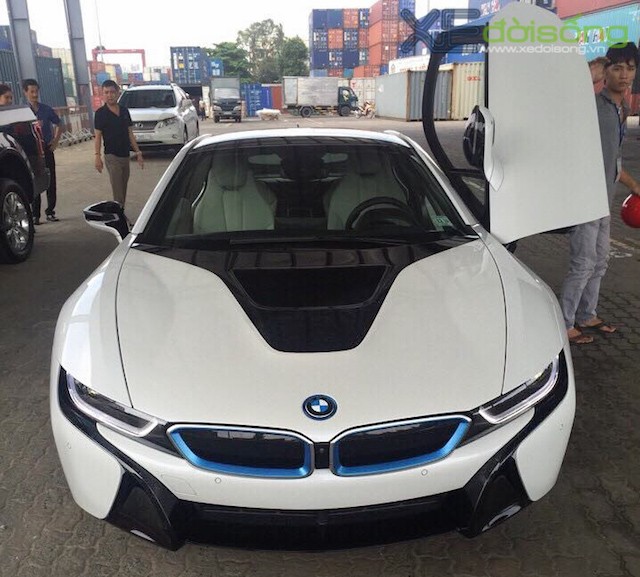 Siêu xe BMW i8 đầu tiên của Hà Nội sắp “cập bến“ ảnh 3