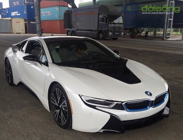 Siêu xe BMW i8 đầu tiên của Hà Nội sắp “cập bến“ ảnh 1