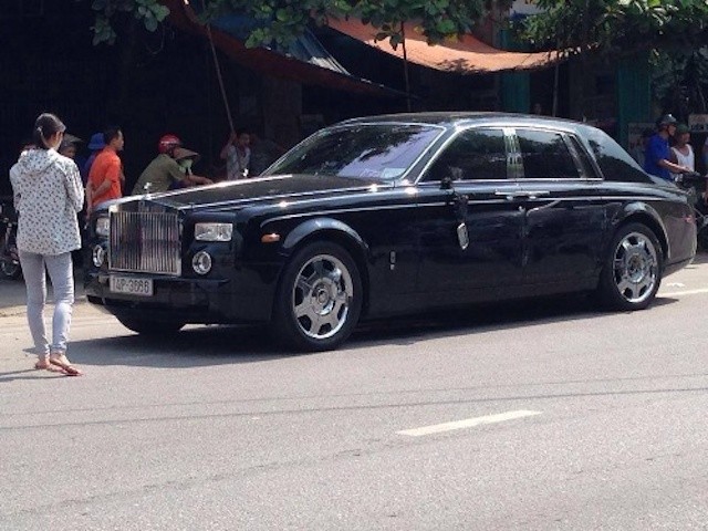 Bán xe Rolls Royce của “chúa đảo” Tuần Châu để ủng hộ vùng lũ  ảnh 2