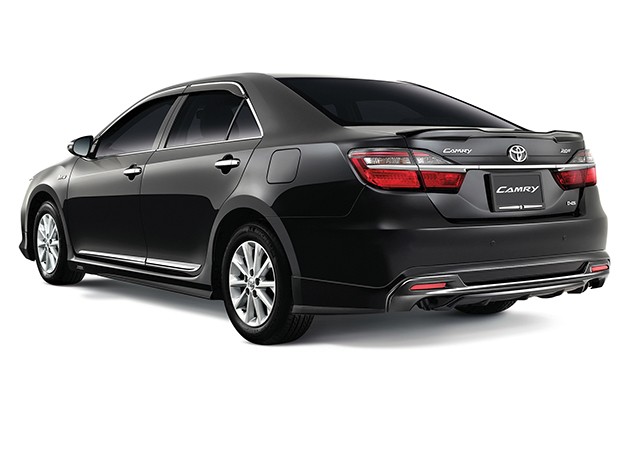 2015 Toyota Camry Hybrid Test Drive Review  AutoTraderca