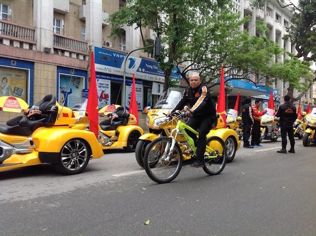 Dàn xế khủng màu vàng vượt 1.700km ra Hà Nội dẫn đoàn đua xe đạp ảnh 9