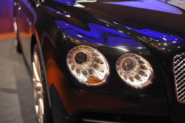 Bentley Flying Spur V8 chính hãng đầu tiên bán 'chạy thuế'  ảnh 7