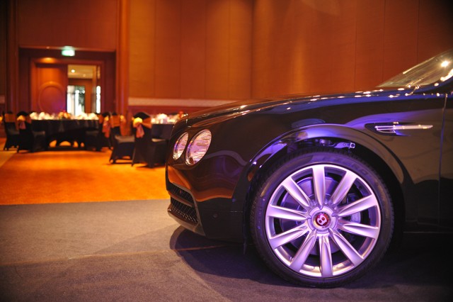 Bentley Flying Spur V8 chính hãng đầu tiên bán 'chạy thuế'  ảnh 10