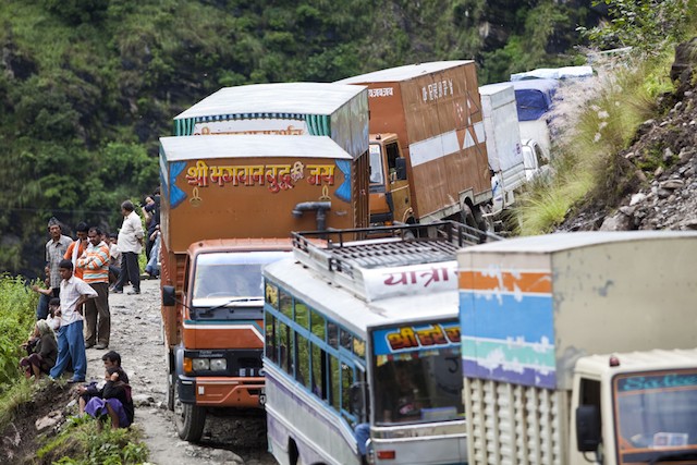 Gặp phu khuân vác ôtô cuối cùng ở Nepal ảnh 2