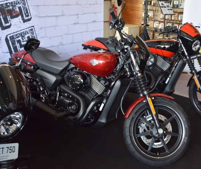 Người Việt mua Harley-Davidson Street 750 rẻ hơn Malaysia ảnh 2