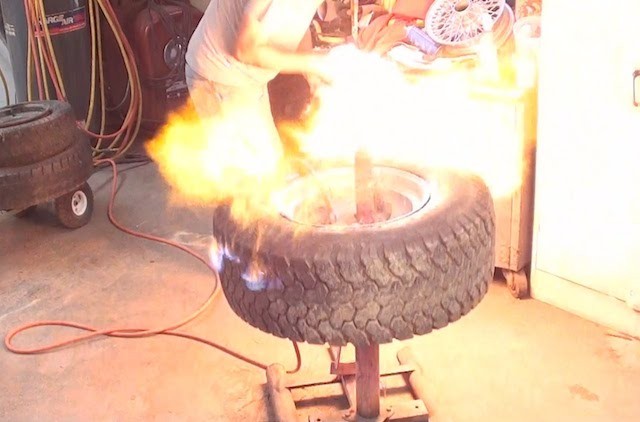 Lý do dùng lửa làm căng lốp không săm trước khi bơm hơi ảnh 1