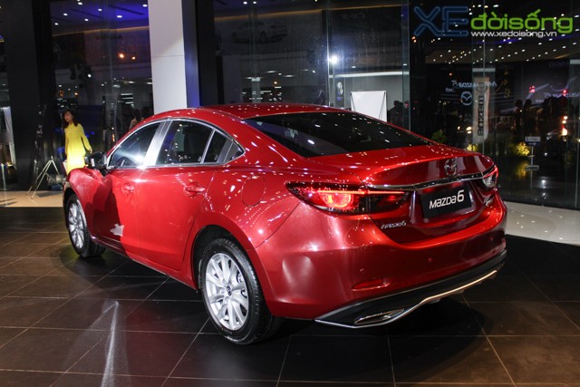 Mazda 6 2017 có giá từ 975 triệu khiến Toyota Camry e dè ảnh 8